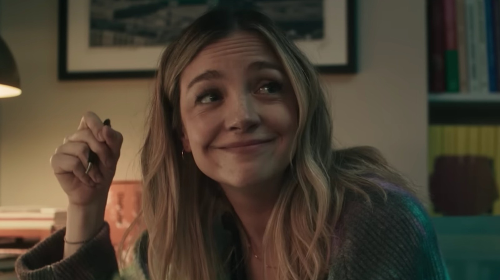 Björnstjärnan Abby Elliott ser nästan oigenkännlig ut efter hennes mörka hårförvandling