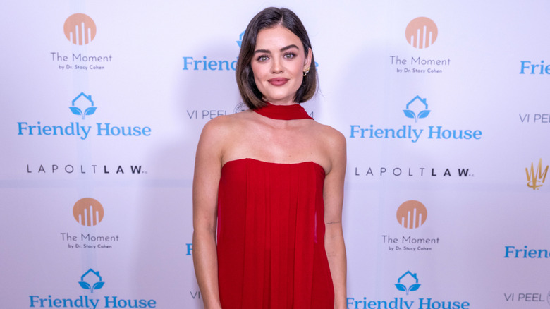 Lucy Hale deltar i den 34:e årliga Friendly House Humanitarian Awards Luncheon på Fairmont Century Plaza