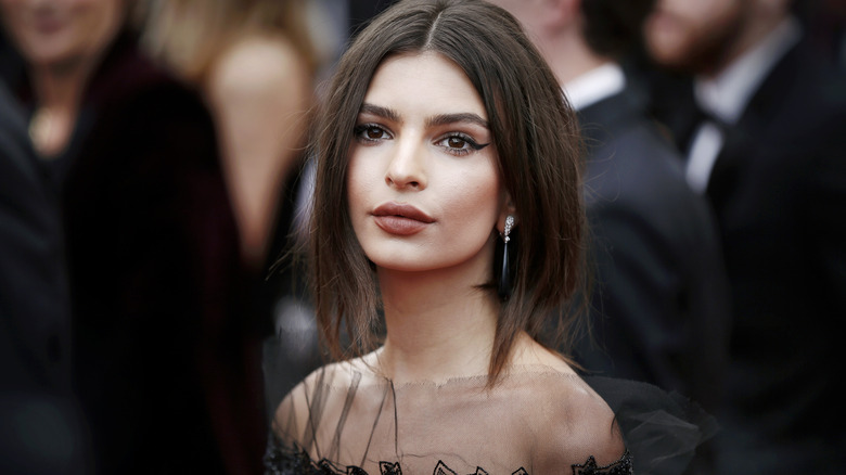 Emily Ratajkowski vid ett event 2017
