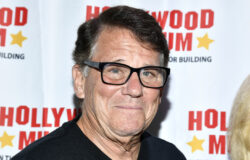 Happy Days Star, 77, delar selfie utan överkropp — men det är inte för fåfänga