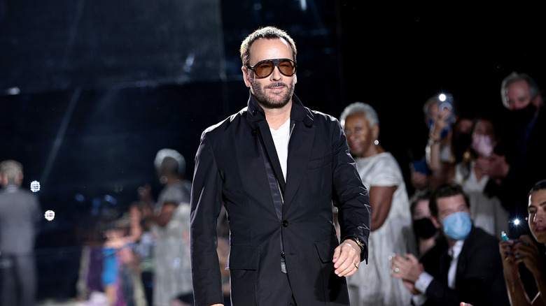 Tom Ford på catwalken under en landningsbana