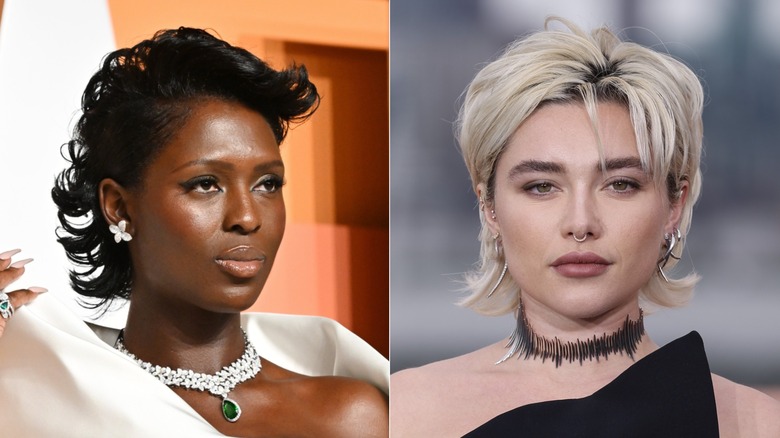 Jodie Turner-Smith med en kort bixie-frisyr klädd i en vit klänning till vänster och Florence Pugh i svart med en kort blond bixie-klippning till höger.