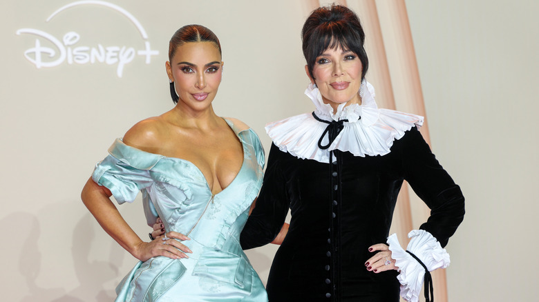 Kim Kardashian och Kris Jenner deltar i "Allt är rättvist" Disney+ premiär på Maison de La Chimie