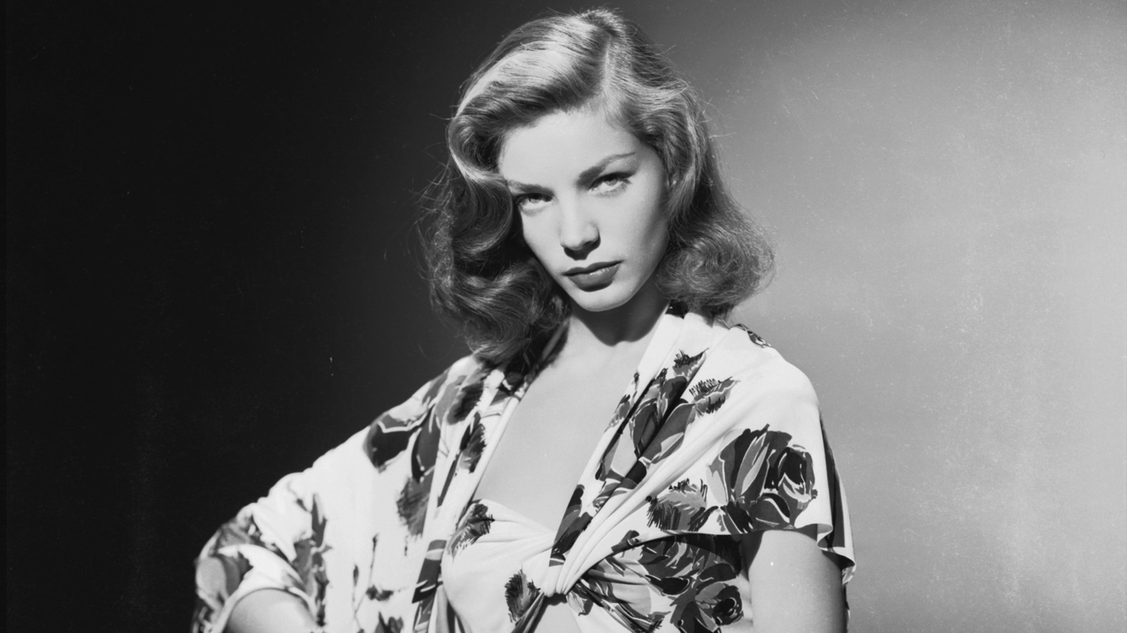 8 Throwback-bilder av Hollywood-ikonen Lauren Bacall som fångade 40-talet perfekt