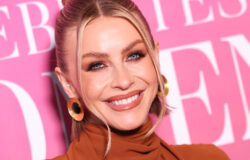 Julianne Hough erkänner att hon kissar medan hon borstar tänderna. Hygienpolisen skulle vilja ha ett ord