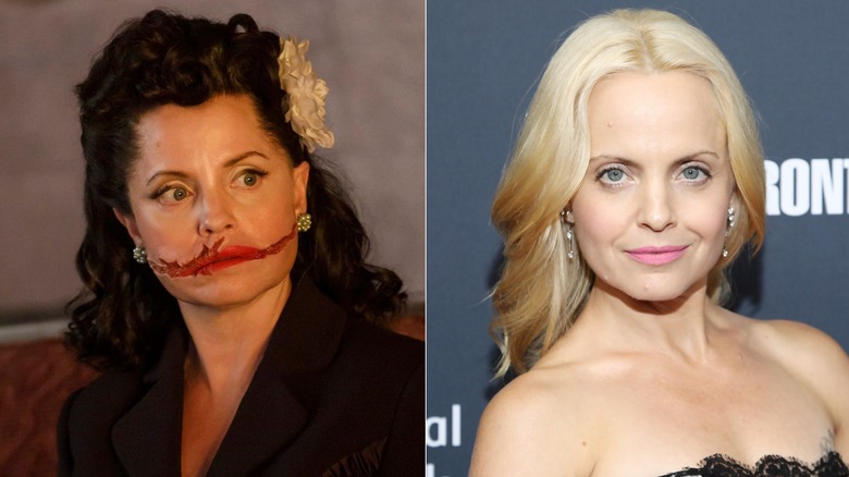 Foton sida vid sida av Mena Suvari i karaktär på AHS (vänster) och som sig själv på röda mattan (höger)