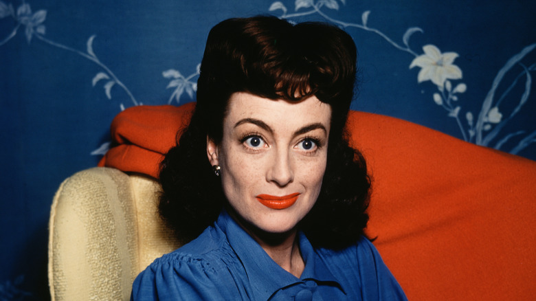 Joan Crawford med rött läppstift