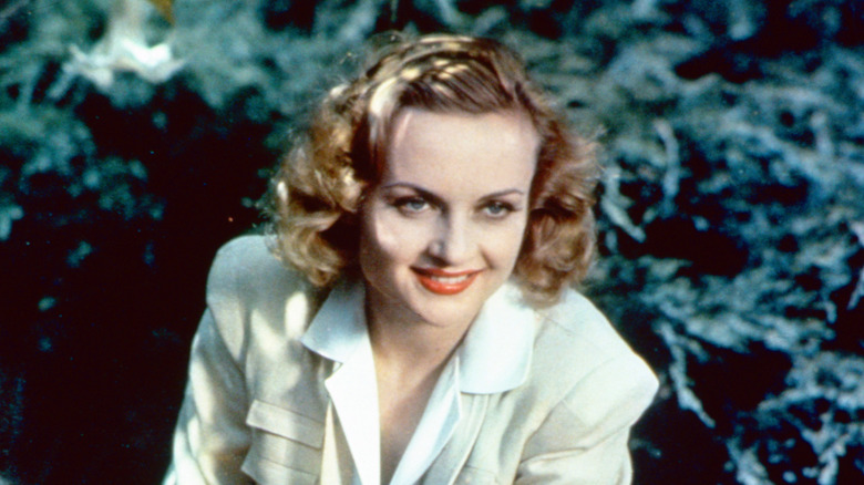 Carole Lombard i beige jacka