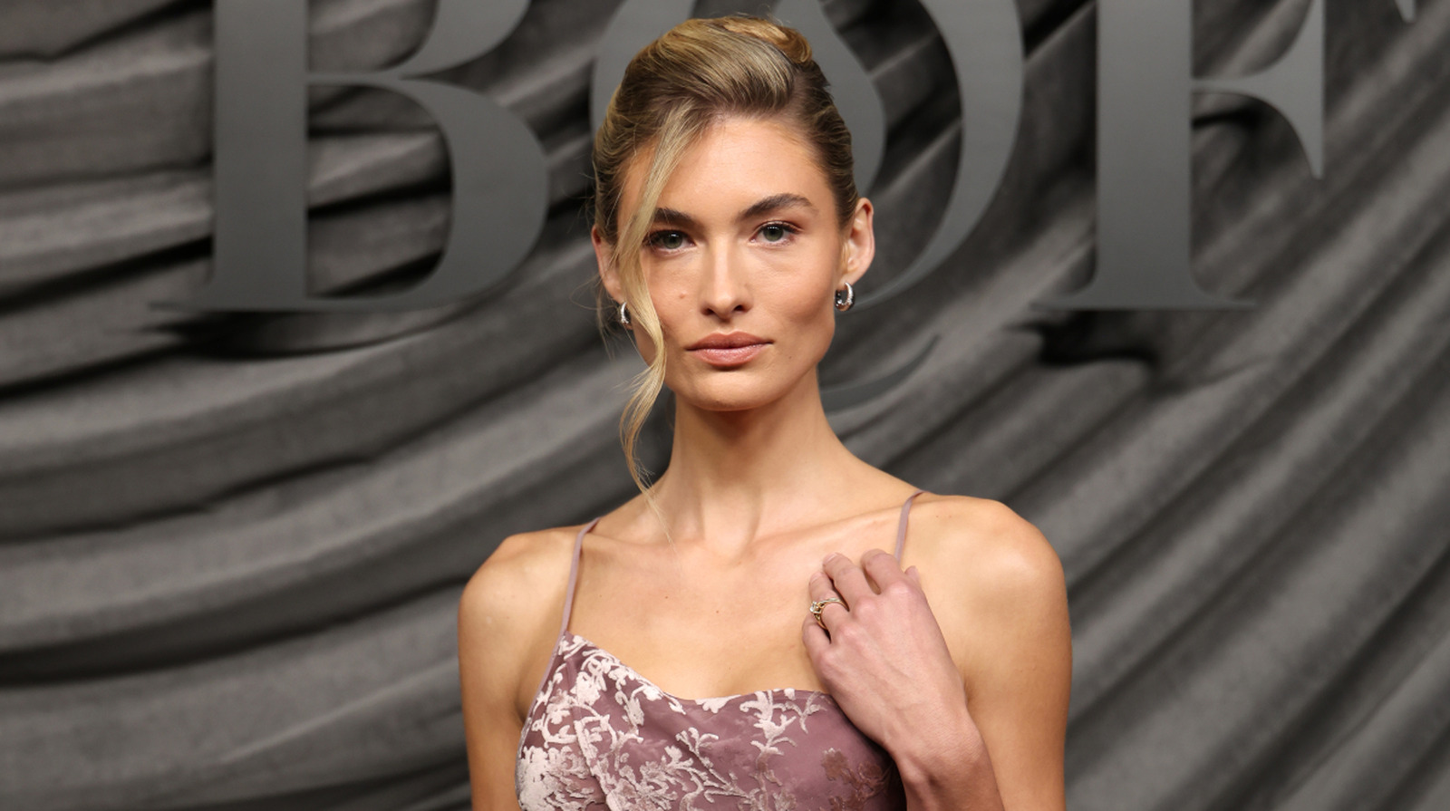 2016 vs. 2026: Side-by-side-bilder av Victoria's Secret-modellen Grace Elizabeths förvandling