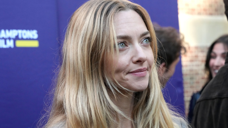 Amanda Seyfried-bild taget utanför