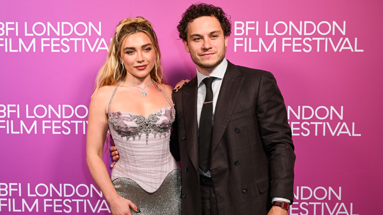 Florence Pugh och Finn Cole 2026.