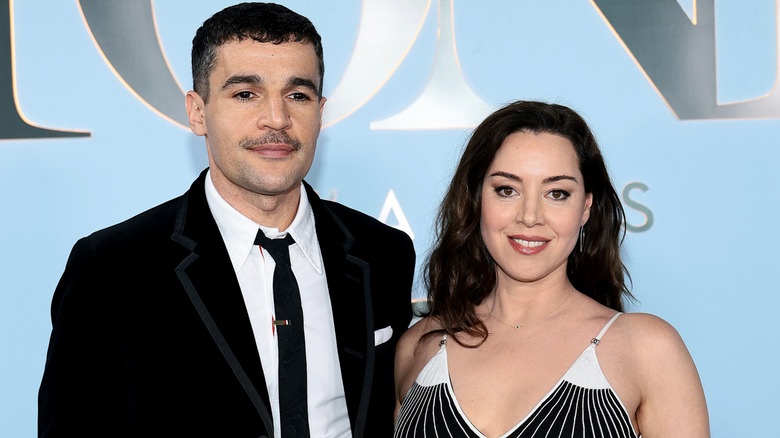 Christopher Abbott och Aubrey Plaza på Tony Awards 2026.