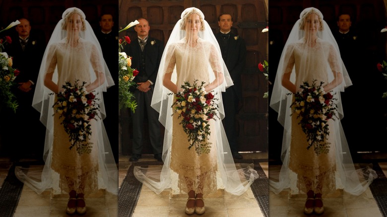 Laura Carmichael avbildad som Lady Edith klädd i en kortärmad brudklänning i spets