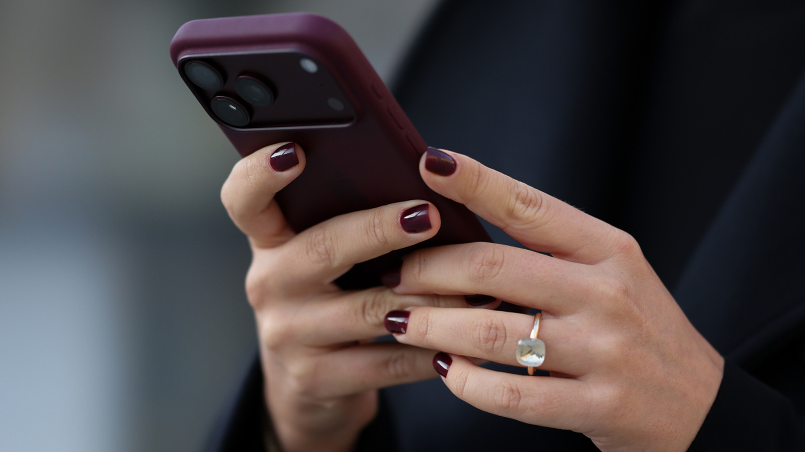 The Moody Nail Trend som är perfekt för människor som inte gillar den minimalistiska manikyrlooken