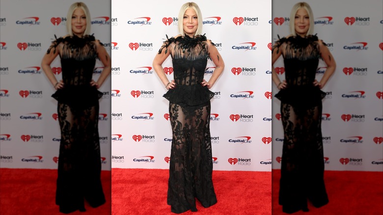 Tori Spelling deltar i iHeartRadio 102.7 KIIS FM:s Jingle Ball i Los Angeles i december 2025