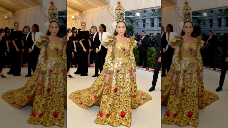 Sarah Jessica Parker bär en intrikat gulddesign till 2018 års Met Gala