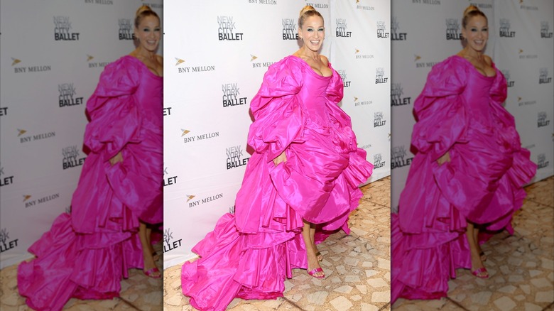 Sarah Jessica Parker bär en rosa klänning till New York City Ballet Fall Fashion Gala 2019