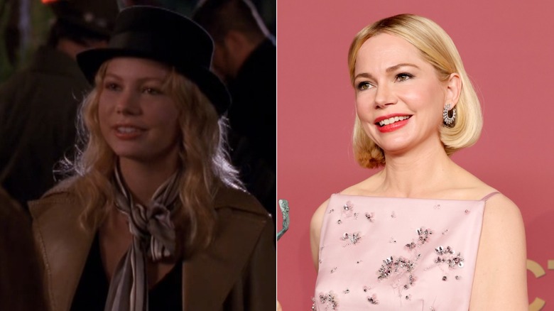 Till vänster bar skådespelaren Michelle Williams sitt vågiga blonda hår under en svart derbyhatt med neutral makeup och en halsduk knuten runt halsen, tillsammans med en svart v-ringad skjorta och en ljusbrun skinnjacka under ett avsnitt av Dawson's Creek. Till höger bar skådespelaren Michelle Williams sitt blonda hår i en chic bob med en djärv röd läpp och en ljusrosa klänning med silverutsmyckningar på vid en prisutställning på Shrine Auditorium i L.os Angeles i mars 2026.