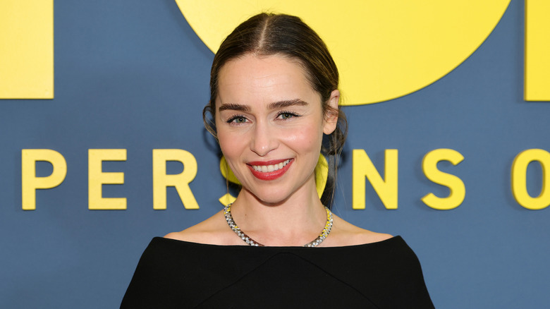 Emilia Clarke ler