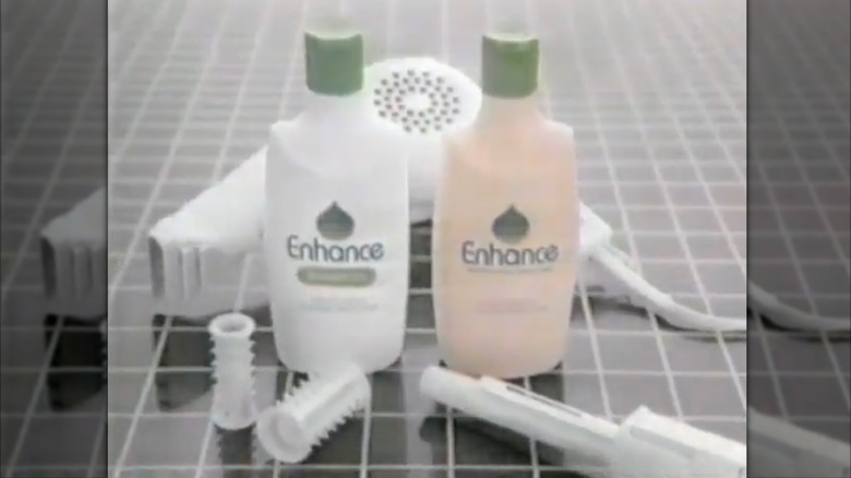 En skärmdump av en vintagereklam för Enhance Shampoo.