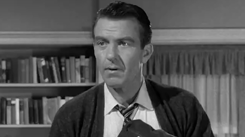 En stillbild av Hugh Beaumont från 