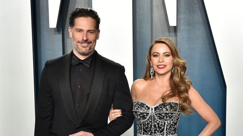 Joe Manganiello och Sofía Vergara poserar